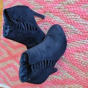Lane Bryant Cutout booties 9w